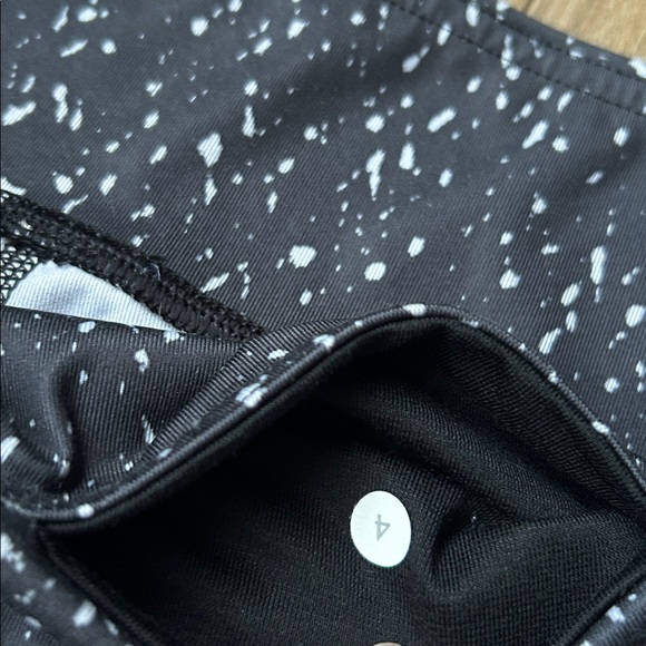 Lululemon Drop It Like It’s Hot Tights in butterfly texture black and white 4 - Picture 3 of 5